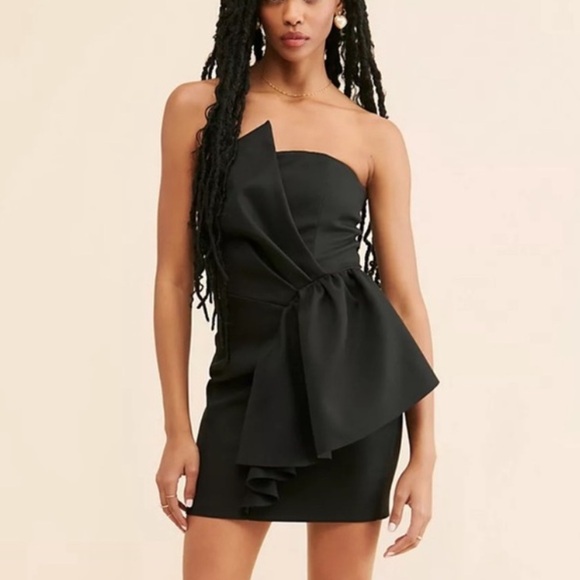 Elliatt Zuri Strapless Dress - Picture 1 of 7